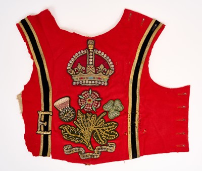 Lot 7 - 1950s Tower of London Warden's (Beefeater) State dress tunic front with embroidered bullion work crown over thistle, rose and shamrock devices.