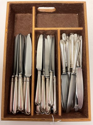 Lot 431 - Set of contemporary silver table knives