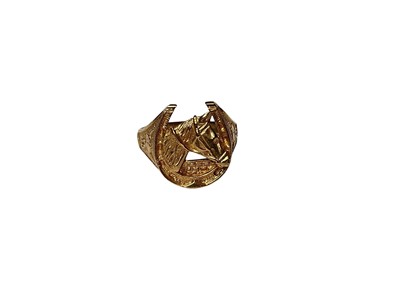 Lot 134 - 9ct gold horse head / horseshoe ring