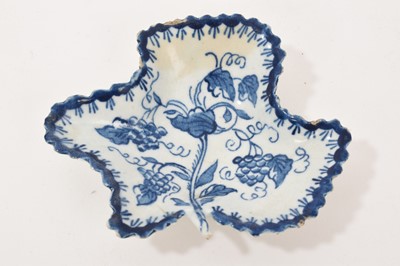 Lot 5029 - Bow blue and white leaf shaped pickle dish