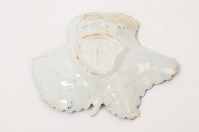 Lot 5029 - Bow blue and white leaf shaped pickle dish