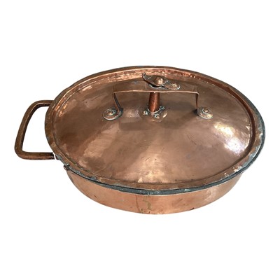 Lot 5168 - Copper oval pan and cover