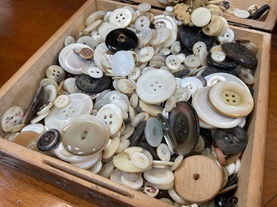 Lot 5089 - Box of buttons