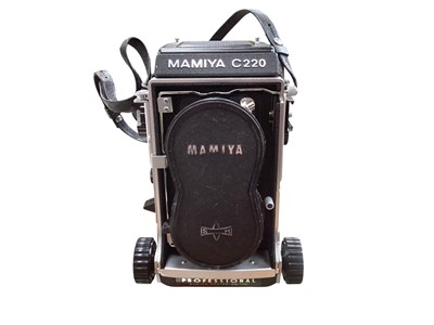 Lot 2904 - Mamiya C220 twin lens reflex camera kit in fitted case, including 80mm and 180mm lenses, cables, instructions, etc
