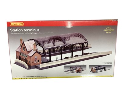 Lot 1822 - Hornby OO Gauge Station Terminus, Country Station scale models, card buildings, accessories and track with turntable