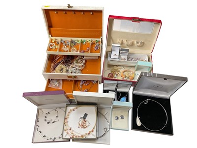 Lot 288 - Quantity of costume jewellery including two jewellery boxes with contents, cultured black pearl necklace and bracelet set, vintage beads etc