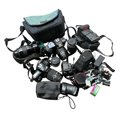 Lot 2915 - Canon EOS 20D camera, together with cine camera, projector and accessories.