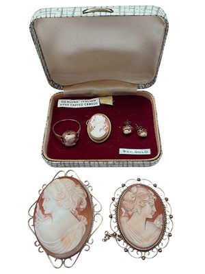 Lot 107 - Group of carved shell cameo jewellery depicting classical female busts