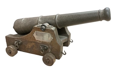 Lot 732 - Good quality Victorian signalling cannon, on a mahogany gun carriage with applied silver plaque engraved "Presented to Sergt. C. I. Smith by his 10 inch (18 ton) Gun Detachment as a memento of t...
