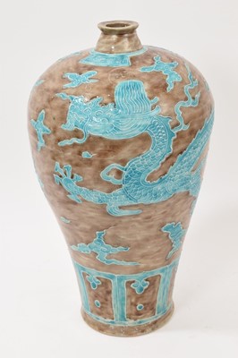 Lot 257 - Chinese Fahua vase