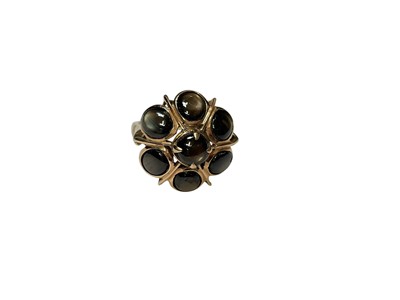Lot 151 - Eastern yellow metal cat's eye flower head cluster ring