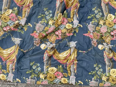 Lot 2559 - Pair of Victorian heavy glazed chintz curtains with pelmet approximately 270cm drop x 320cm, pelmet approximately 570cm x 48cm
