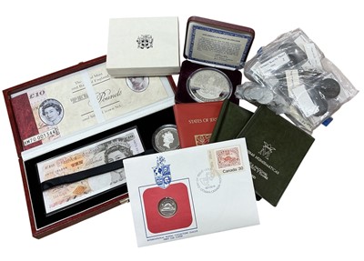 Lot 471 - World - Mixed coinage to include Royal Mint Bank of England Ten Pound banknote HM70 001344 and silver Crown set 1996 (N.B. Cased with Certificate of Authenticity), Jamaica .925 silver proof $25...