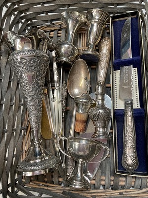 Lot 187 - Silver and plated items
