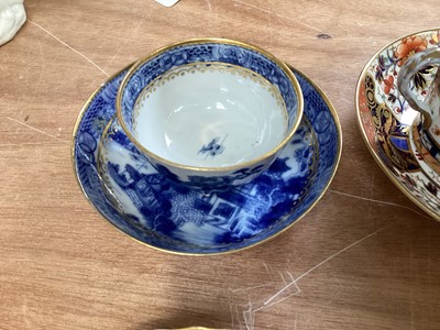 Lot 5014 - Pair of 18th century Chinese tea bowls and saucers, an 18th century Worcester teabowl and saucer and an Imari teacup and saucer