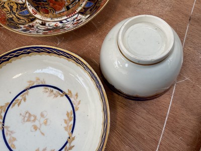 Lot 5014 - Pair of 18th century Chinese tea bowls and saucers, an 18th century Worcester teabowl and saucer and an Imari teacup and saucer