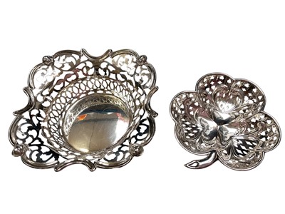 Lot 198 - Edwardian silver bon bon dish with pierced decoration and an Edwardian silver three leaf clover shaped dish (both hallmarked Birmingham 1904)