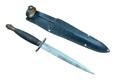 Lot 804 - British third pattern Fairbairn-Sykes F-S fighting knife / Commando knife with tapered blade and ribbed grip, marked with raised cross keys, in leather sheath.