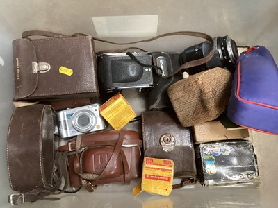 Lot 2991 - Collection of mixed cameras, binoculars and accessories