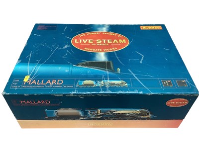 Lot 1890 - Hornby OO Gauge precision engineered steam powered 4-6-2 LNER Class A4 Mallard tender locomotive, in original box (steamed) (1)