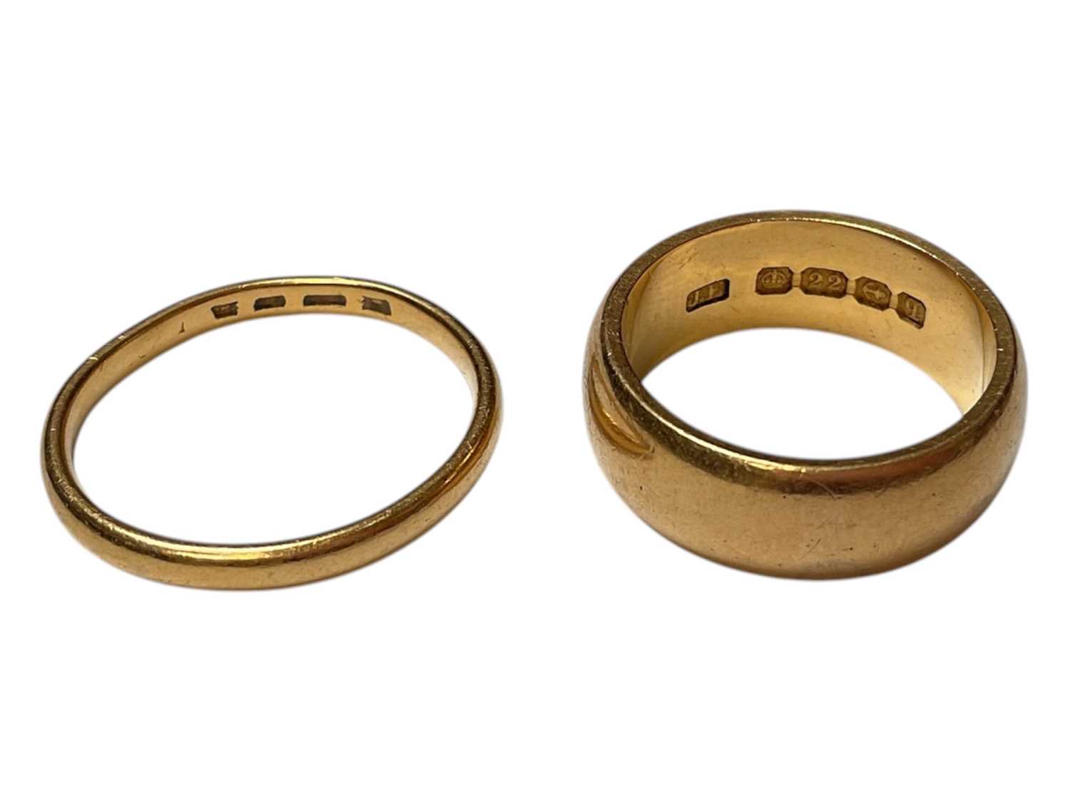 Lot 19 - Two 22ct gold wedding bands