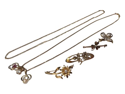 Lot 20 - Group of 9ct gold jewellery to include a chain with three pendants, one other chain, three brooches and a yellow metal flower brooch set with a seed pearl