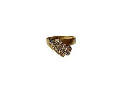 Lot 276 - 18ct gold synthetic white stone triple row cross over ring, size N