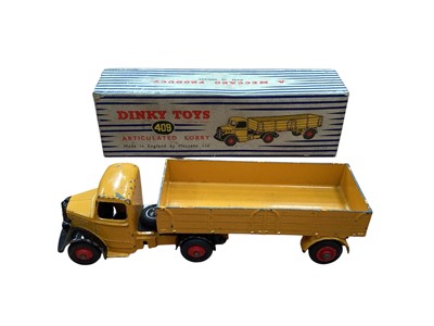 Lot 1903 - Selection of loose Matchbox & Corgi diecast vehicles (2 boxes)