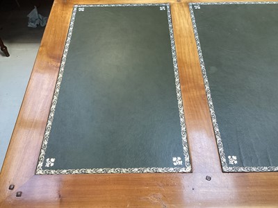 Lot 5310 - Reproduction large pedestal desk with green leather inlay top, 152cm wide x 77cm deep x 68cm tall