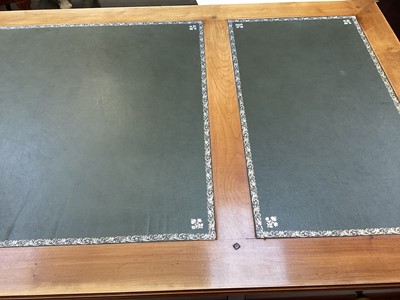 Lot 5310 - Reproduction large pedestal desk with green leather inlay top, 152cm wide x 77cm deep x 68cm tall