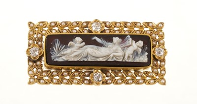 Lot 635 - Victorian carved sardonyx, gold and diamond brooch