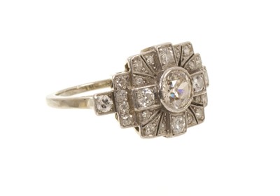 Lot 632 - Art Deco diamond ring