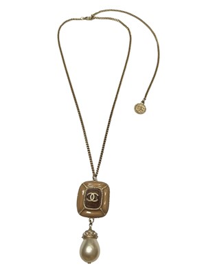 Lot 285 - Chanel pendant necklace