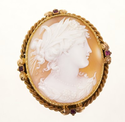 Lot 636 - Fine quality 19th century Italian carved shell cameo brooch in gold mount with rubies