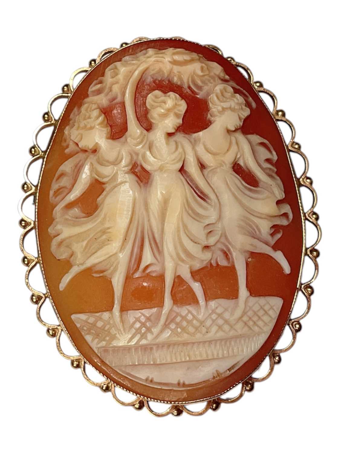 Lot 26 - Carved shell cameo brooch in 9ct gold mount