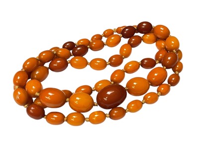 Lot 239 - Vintage amber bead necklace with a single string of graduated polished oval beads