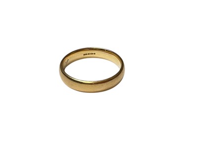 Lot 246 - 18ct gold wedding ring, size N½ - O
