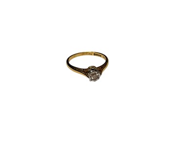 Lot 251 - Diamond single stone ring with a brilliant cut diamond, estimated to weigh 0.15cts, in an illusion setting on 18ct yellow gold shank