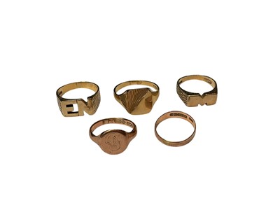 Lot 253 - Two 9ct gold signet rings, two 9ct gold initial rings and a 9ct gold wedding ring (5)