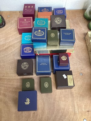 Lot 2252 - Collection of Halcyon Days and similar enamel boxes all boxed