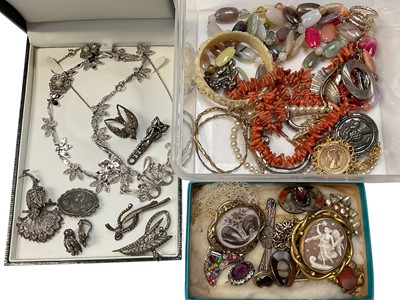 Lot 287 - Collection of silver and marcasite jewellery, two antique cameo brooches, Scottish hard stone horseshoe brooch and other vintage costume jewellery