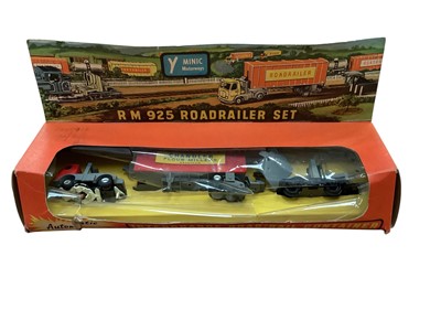 Lot 1942 - Triang Minic Motorways Roadrailer Set with AEC Tractor Unit/ Rail Wagon and Railway Adaptor Bogie and Buffer Stop Adaptor, with instruction sheet, boxed RM925 (window panel damaged) (1)