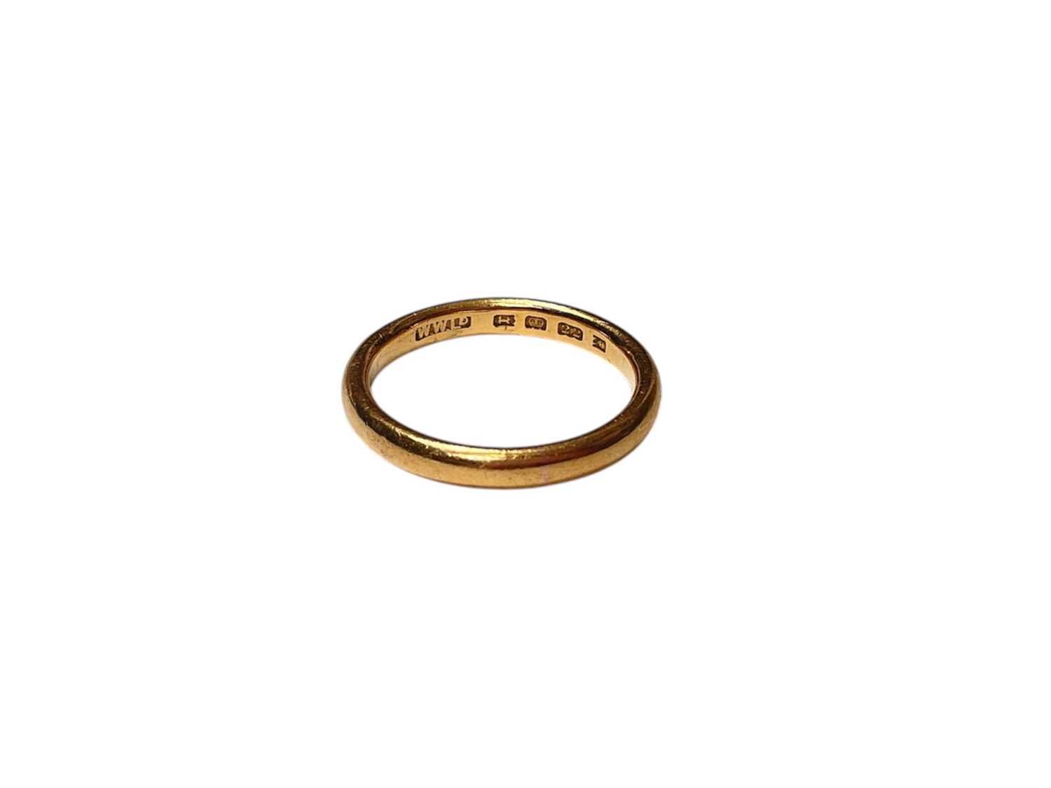 Lot 29 - 22ct gold wedding ring (London 1932), size J