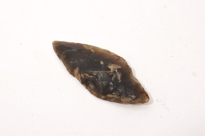 Lot 888 - Neolithic leaf shaped flint arrowhead, 4cm