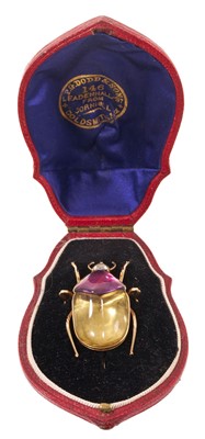 Lot 573 - Mid 19th century novelty gem-set beetle brooch with carved cabochon citrine and amethyst body and crystal head, all in foiled closed-back gold setting, in original fitted red leather box retaile...