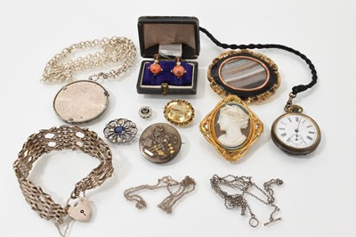 Lot 604 - Group of antique and vintage jewellery to include a carved hardstone cameo brooch, a pair of antique coral earrings in original box, silver gate bracelet etc