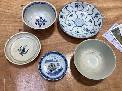Lot 5087 - Group of Chinese shipwreck porcelain, including Hoi An hoard and Tek Sing