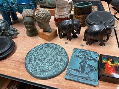 Lot 5089 - Sundry items, including museum copies of Ancient Greek antiquities, Russian lacquer box, etc