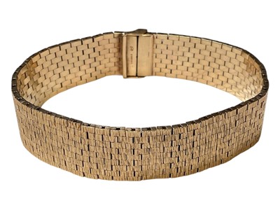 Lot 1 - 9ct gold bark effect articulated bracelet (London 1968), 18.5cm long