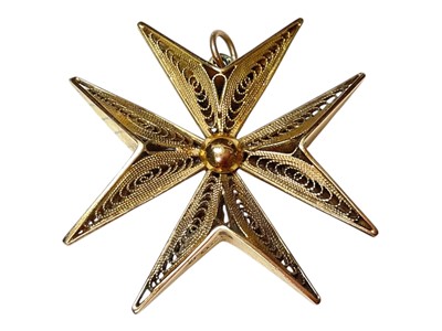 Lot 7 - Yellow metal filigree cruciform pendant, marked 'C15' and 'F', 4cm